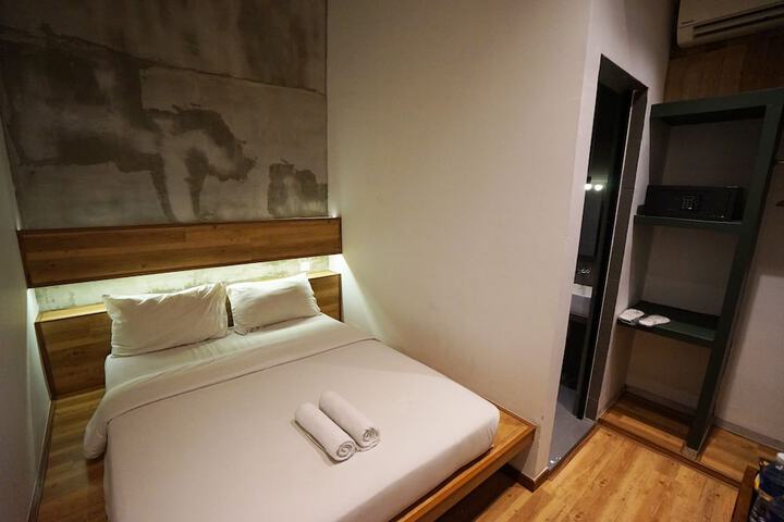 Room 12 of 48