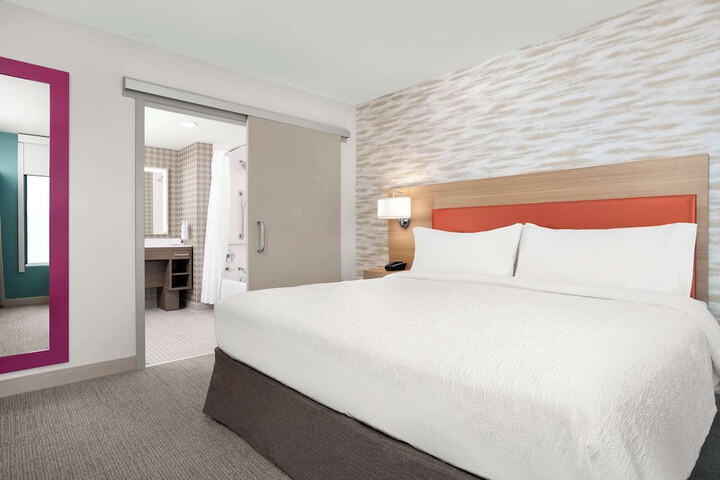 1 King Bed Hearing Accessible Studio Suite (10 of 16)