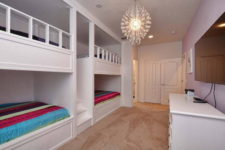 Room 40 of 129