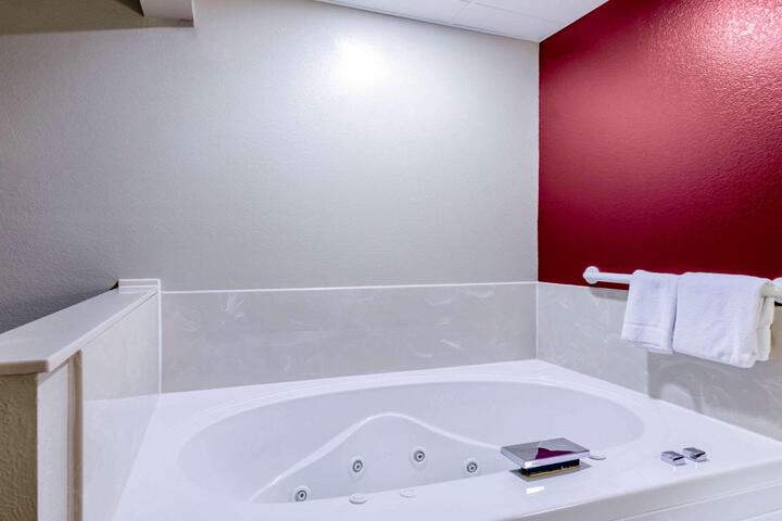 1 King Bed Accessible (4 of 9)