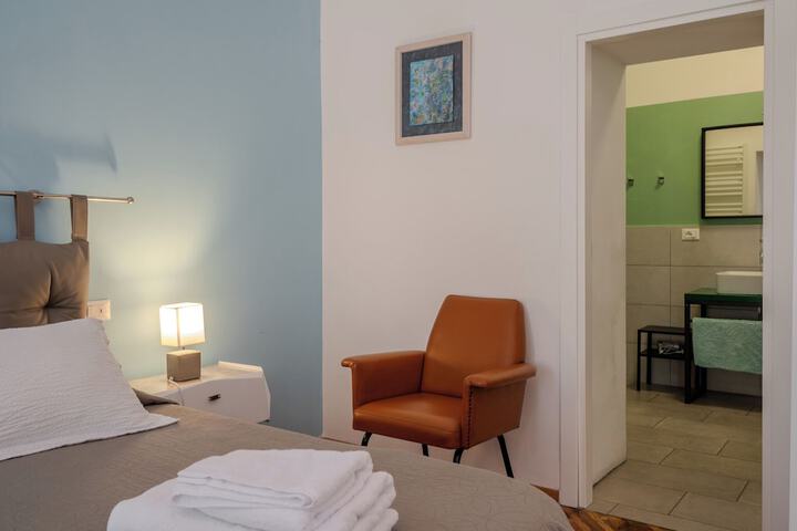 Room 27 of 71