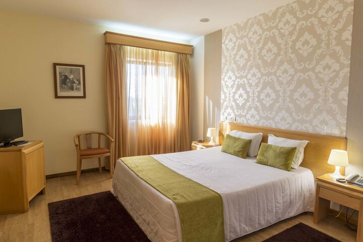 Room 4 of 34