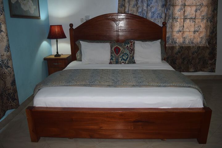 Room 5 of 114