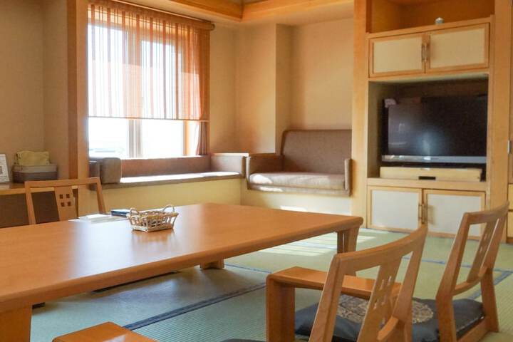 Room 18 of 117