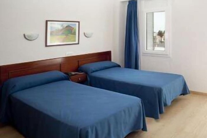 Room 10 of 38