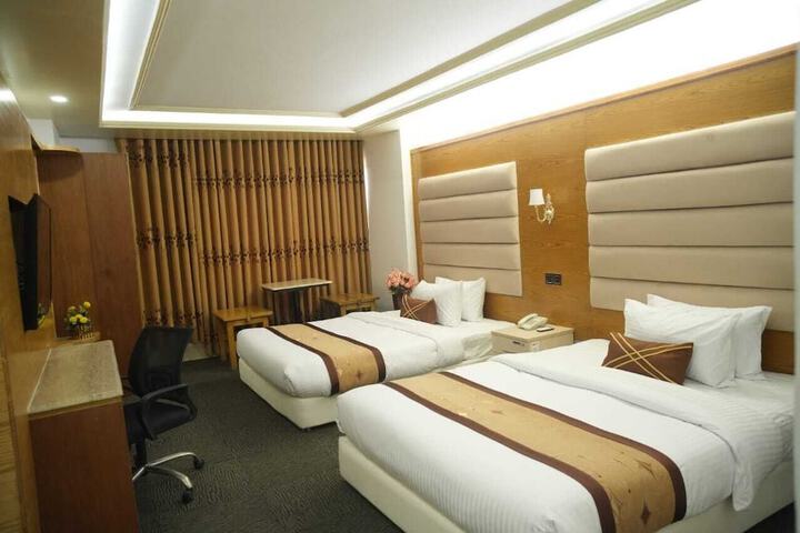 Room 8 of 18