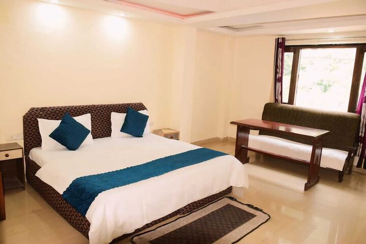 Room 2 of 9