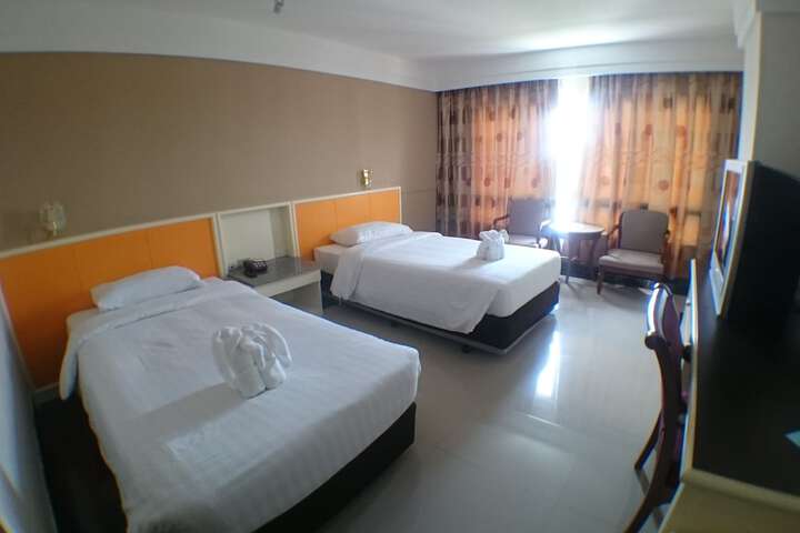 Room 13 of 73