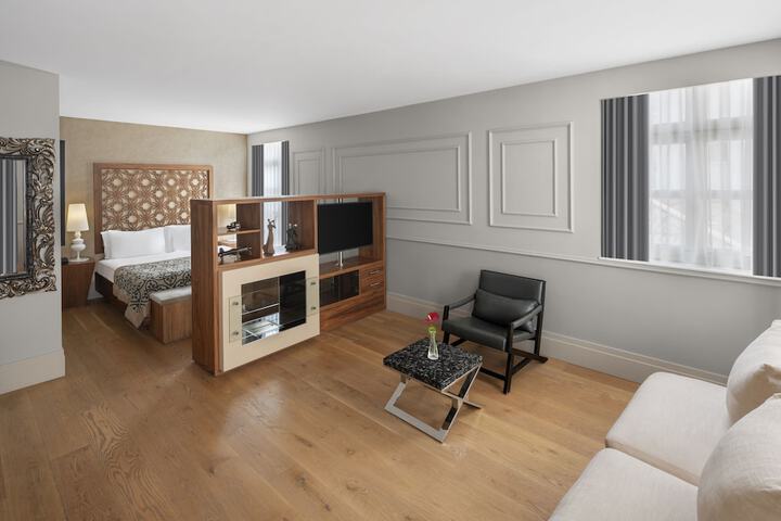 Room 40 of 79