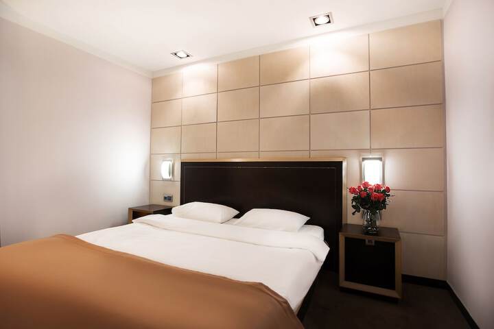 Room 8 of 35