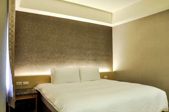 Room 5 of 50
