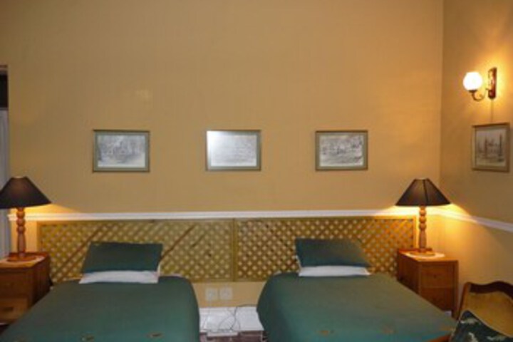 Room 10 of 24