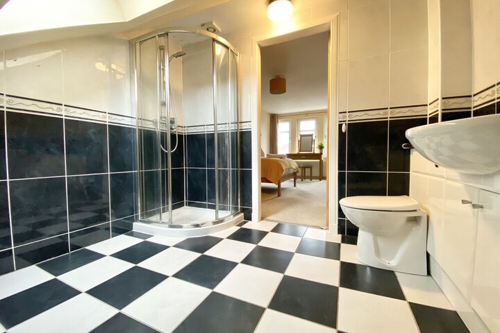 Cloverfield Rooms