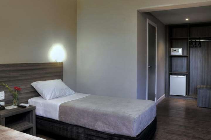 Room 9 of 28