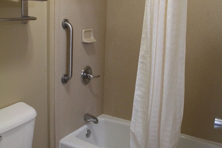 Room 20 of 28