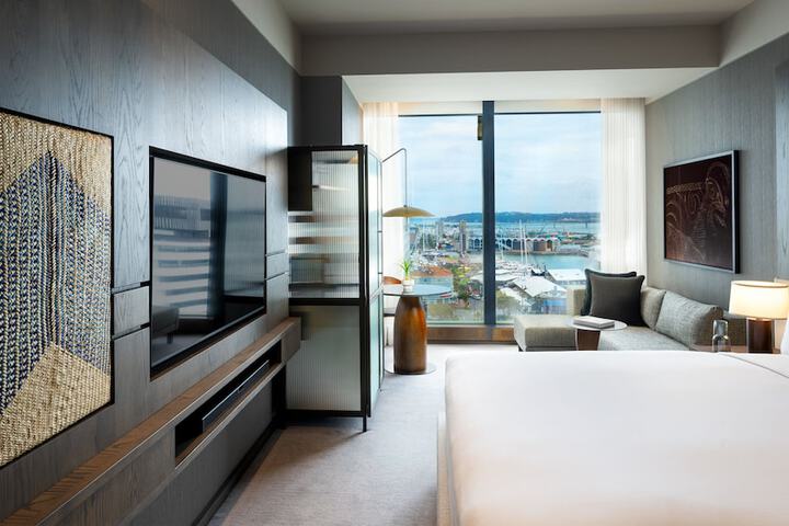 Room 33 of 104
