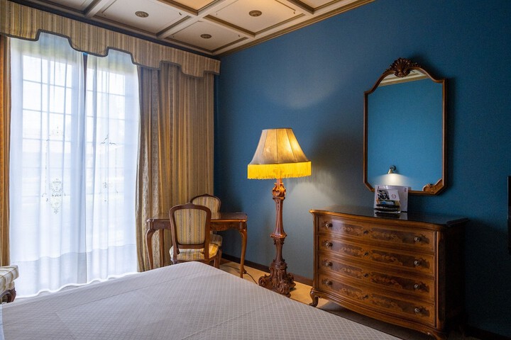 Room 3 of 41