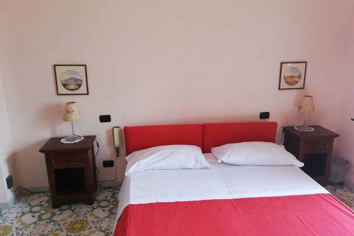 Room 8 of 48