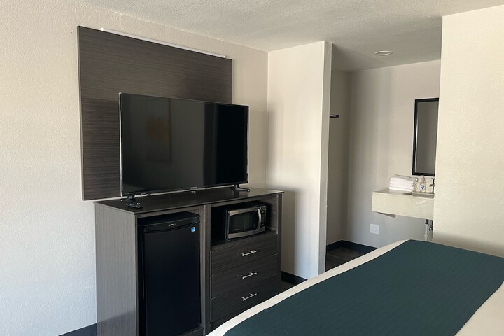 Room 9 of 13