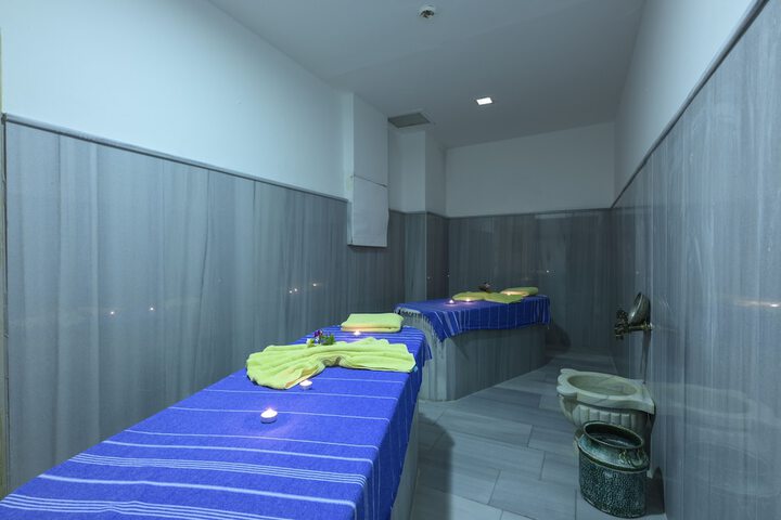 Room 33 of 79