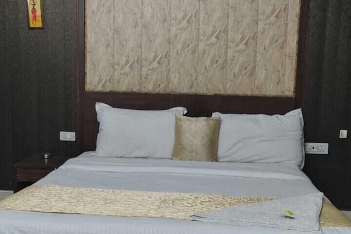 Room 4 of 24