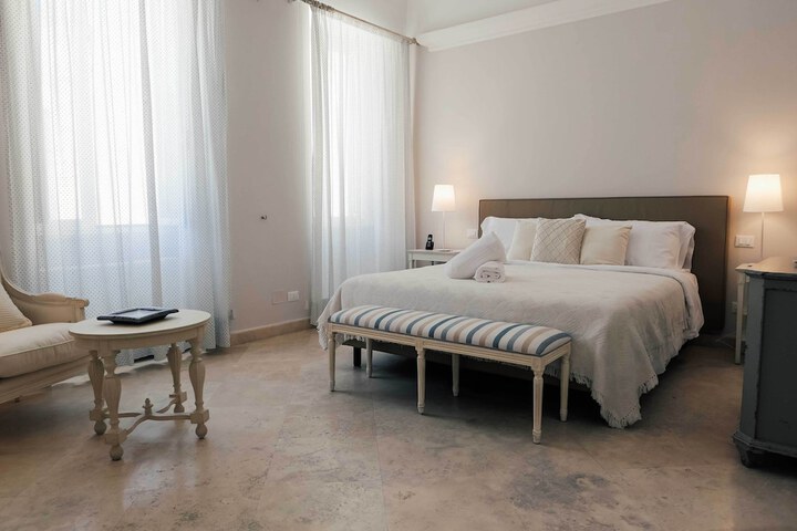 Room 10 of 85