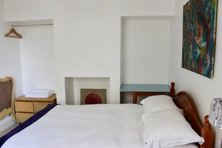 Room 5 of 13
