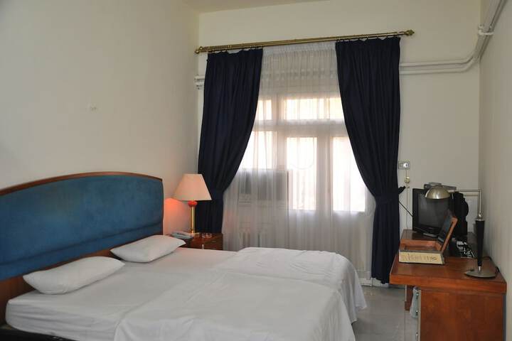 Room 11 of 42