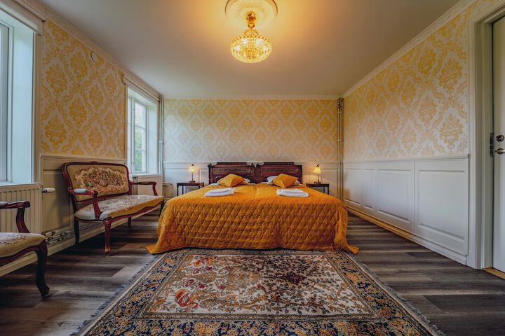 Room 10 of 148