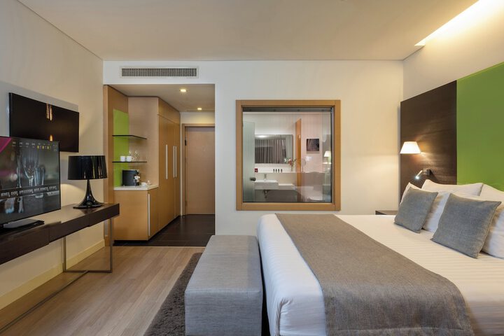 Room 30 of 143