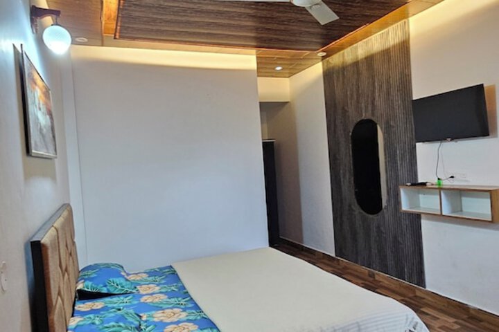 Room 16 of 40