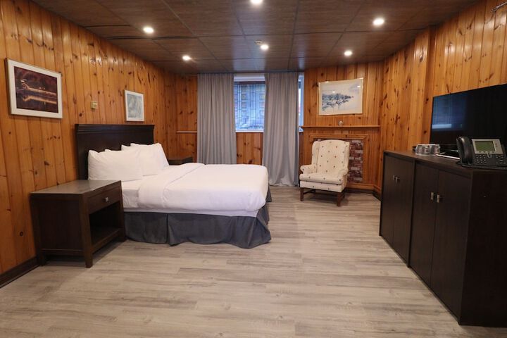 Classic Queen Bed (15 of 63)