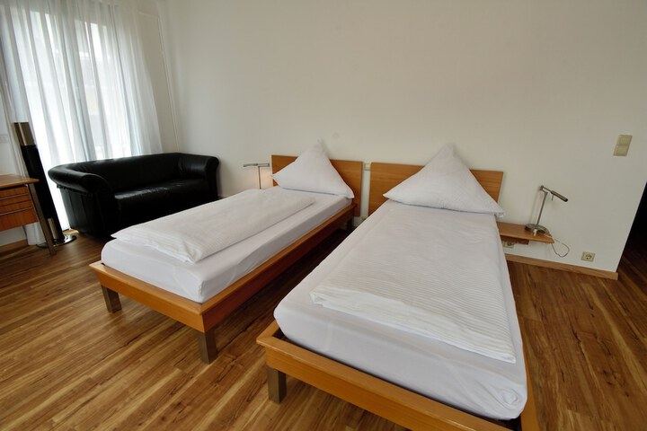 Room 4 of 11