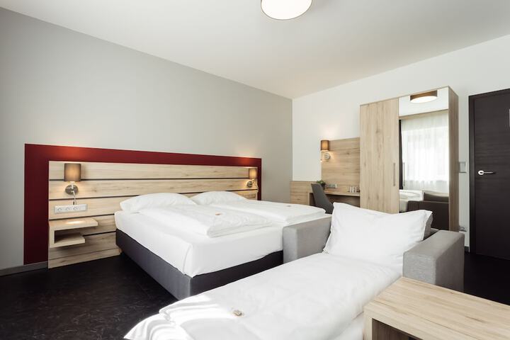Room 15 of 104