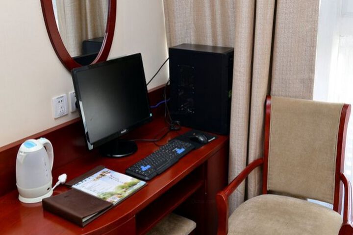 Room 5 of 8