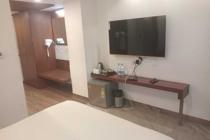 Room 12 of 30