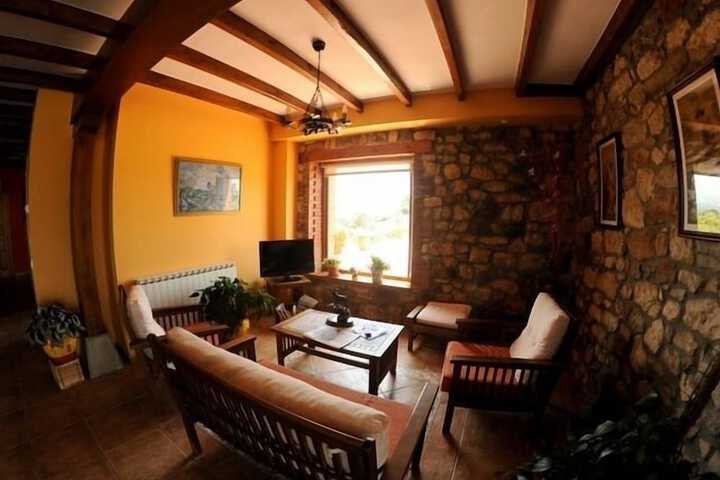 Lounge 14 of 30