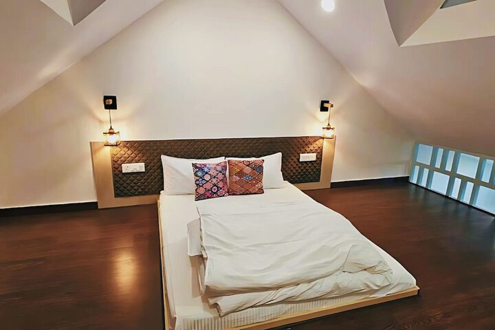 Room 12 of 24