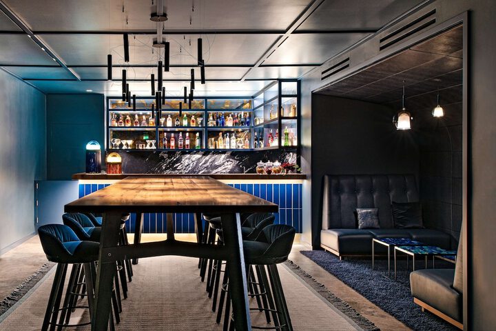 Lounge 62 of 81
