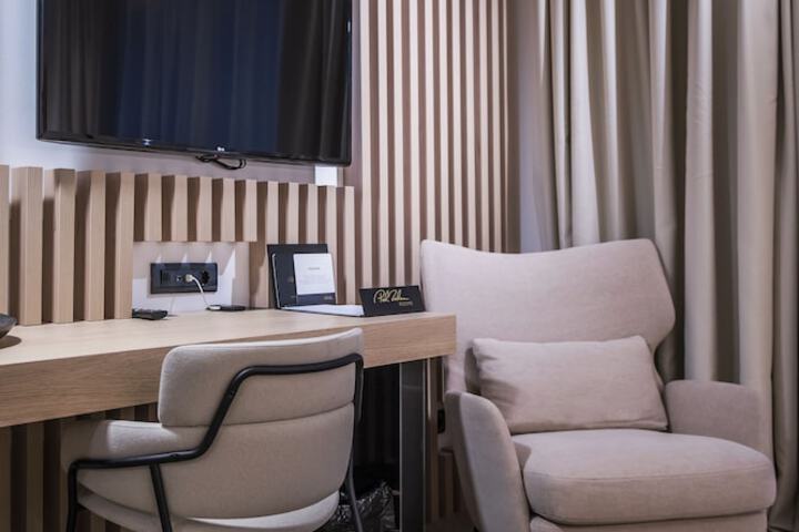 Room 2 of 68