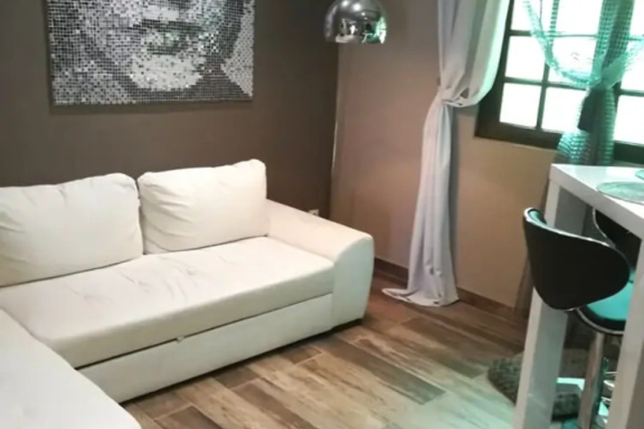 Room 5 of 11