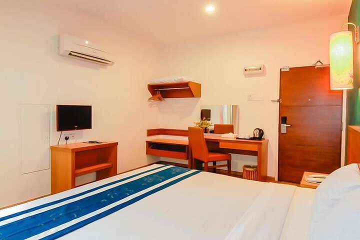 Room 4 of 30