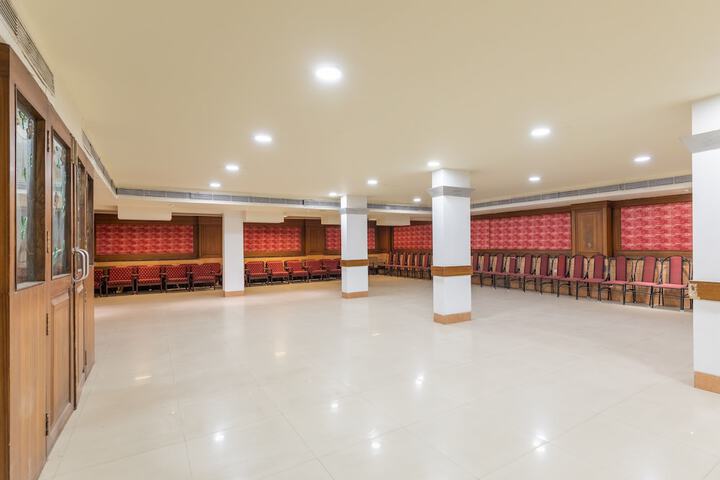 Ballroom/Hall 34 of 38