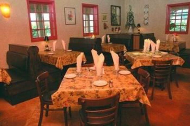 Dining 5 of 42