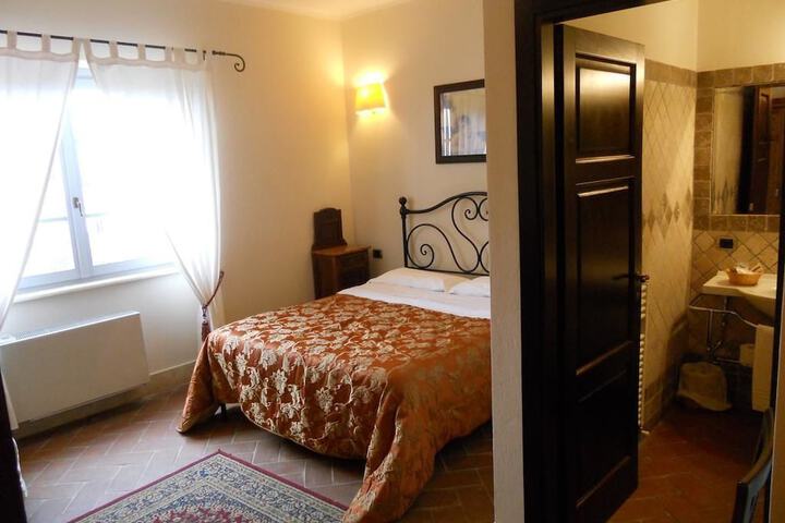 Room 3 of 65