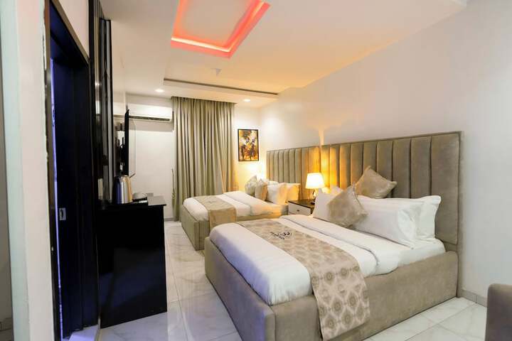 Room 8 of 65