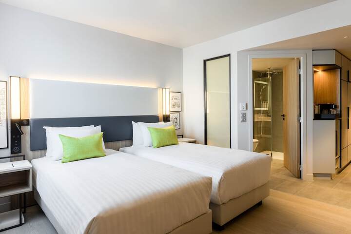 Room 4 of 35