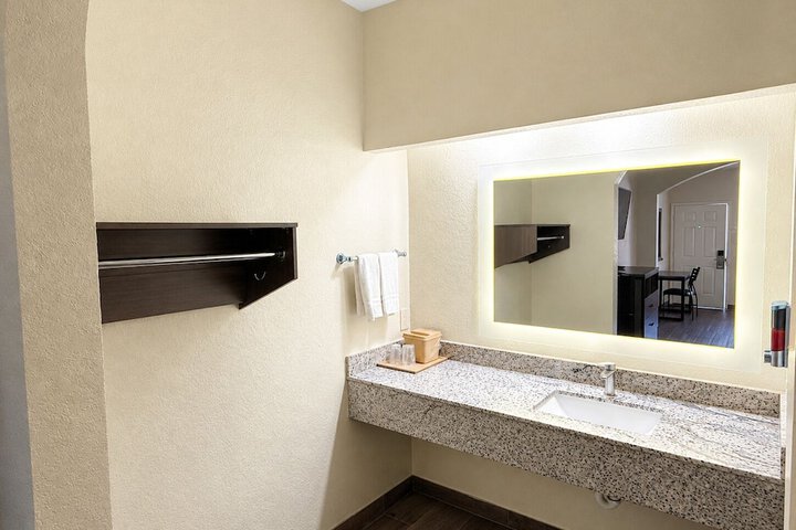 Room 18 of 24