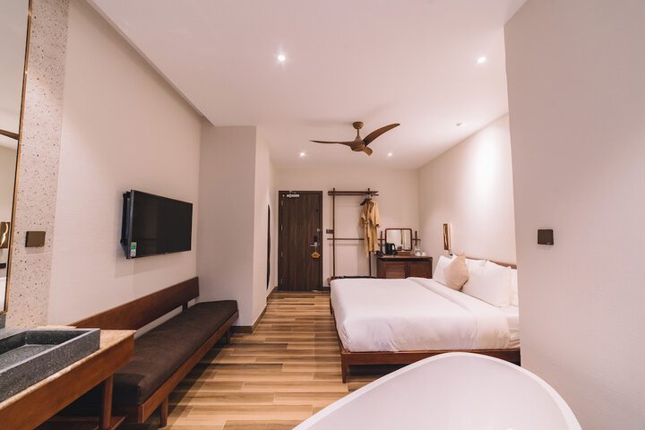 Room 81 of 210