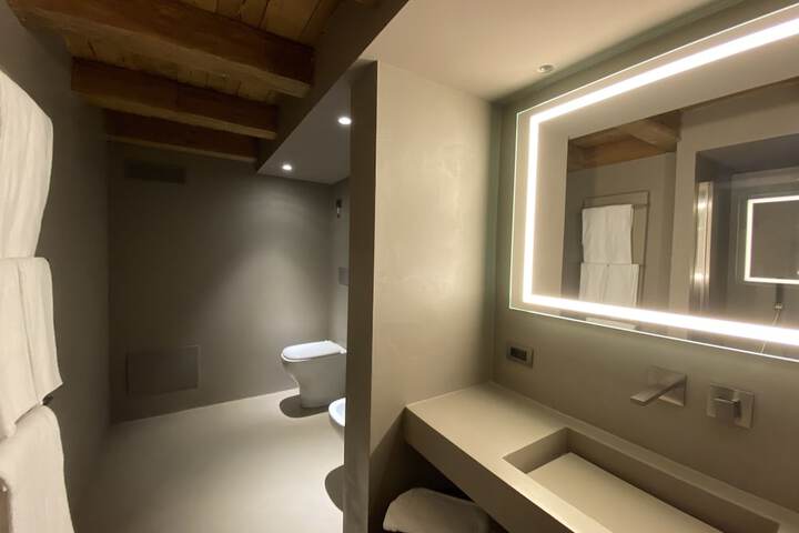 Room 45 of 98